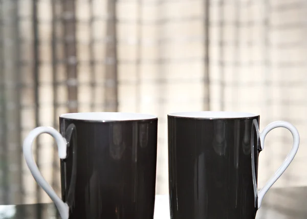 İki lüks siyah çay bardağı — Stok fotoğraf