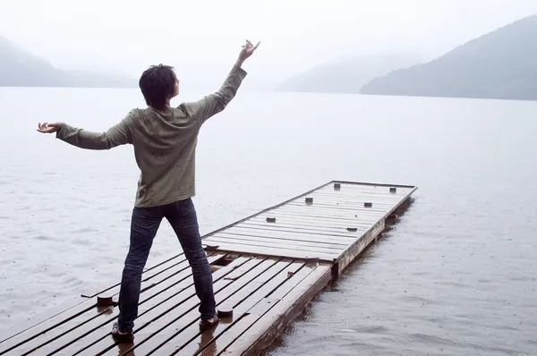 Man standing on a wooden pier — Stock Photo, Image