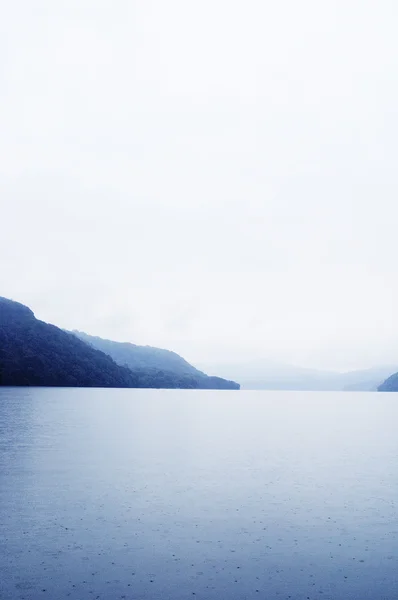 Krajobraz z dużego jeziora Ashi — Zdjęcie stockowe