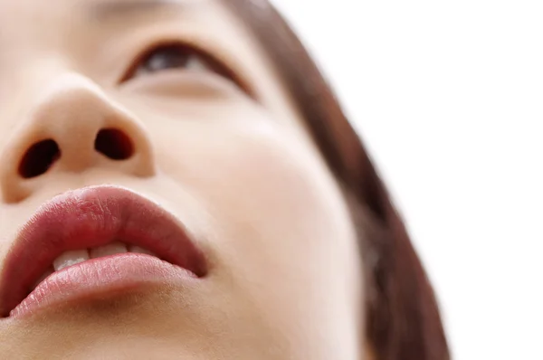 Mujer cara y labios mientras mira hacia arriba — Foto de Stock