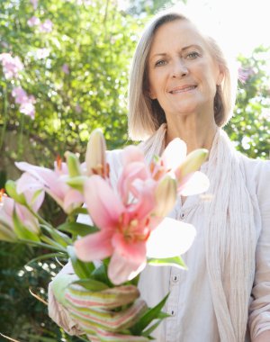 Bahçe işleriyle kadın