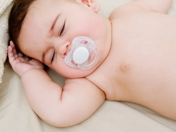 赤ん坊の女の子の睡眠 — ストック写真