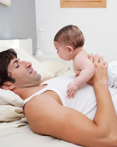 Father holding his new born baby daughter — Stock Photo, Image