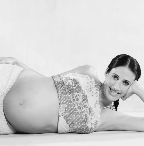 魅力的な妊娠中の女性 — ストック写真