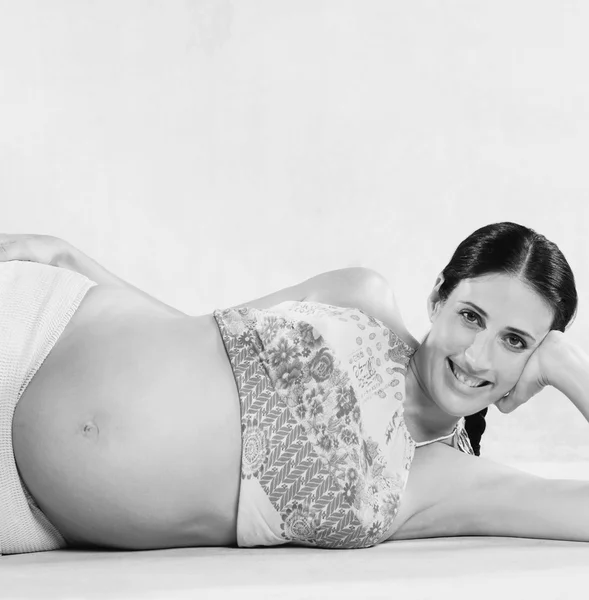 Vackra gravid kvinna — Stockfoto