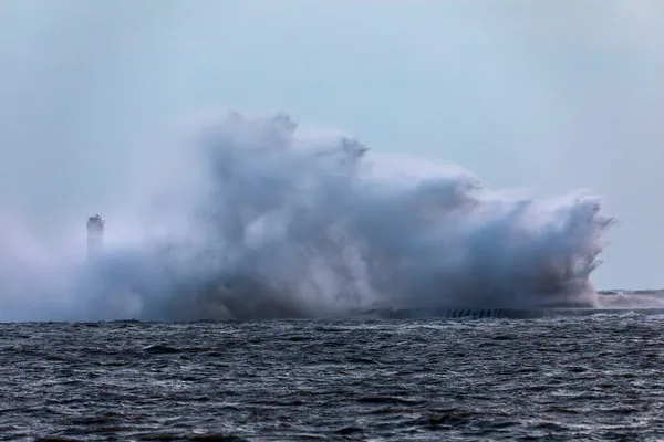 Onde Che Infrangono Faro Sul Lago Michigan — Foto Stock