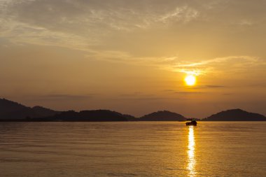 tekne ile gündoğumu