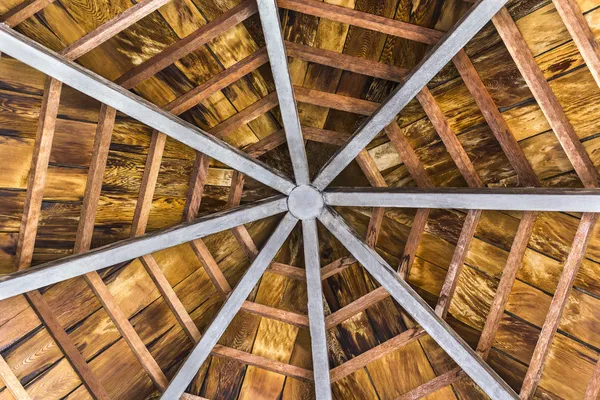 木製八角形の天井 — ストック写真