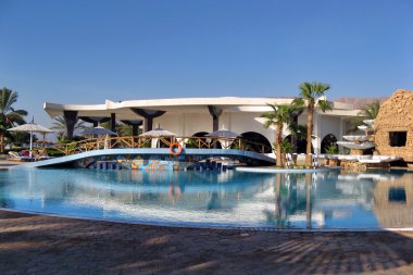 avuç içi ve havuzu ile güzel bir tatil