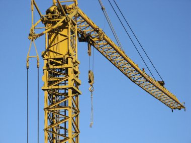 Mavi gökyüzü ile detay vinç