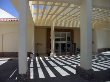 gölgeler ile modern otel