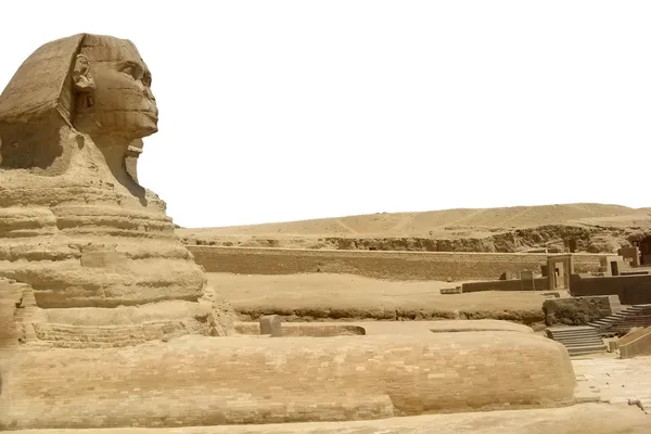 Symbol Egypta - Sphinx s modrou letní oblohu a mraky v Gíze — Stock fotografie