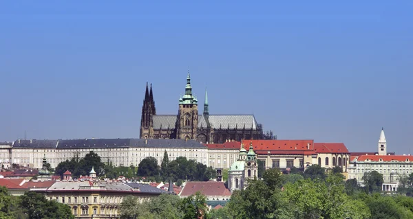 Castillo de Praga con la catedral de San Vito —  Fotos de Stock