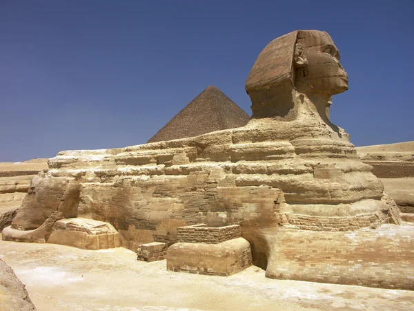 Pyramide und Sphinx bei Giza — Stockfoto