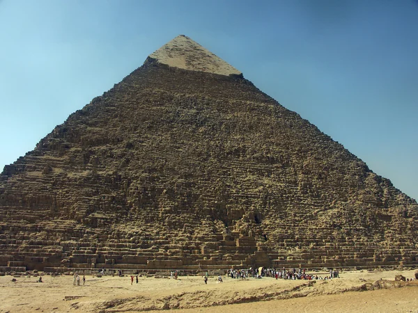 En pyramid med i giza-dalen — Stockfoto