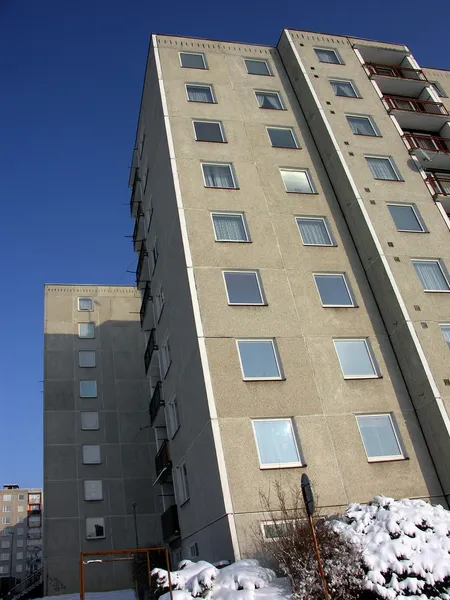 Plattenbau im Winter — Stockfoto