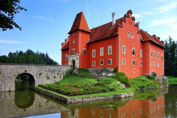 Noted red castle Cervena lhota — Stock Photo, Image