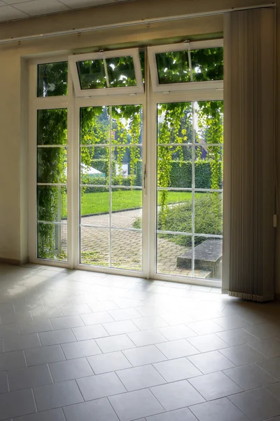 Moderna finestra residenziale — Foto Stock