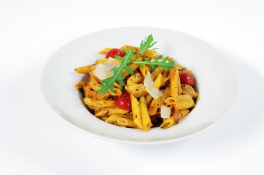 Penne alla votka tavuk eti ile