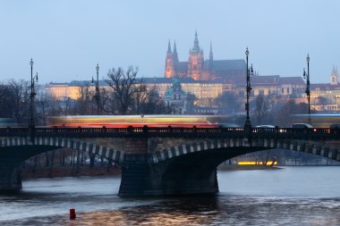 Prag Kalesi, vltava Nehri boyunca erken akşam