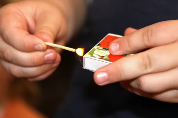 Matches in child 's hand — стоковое фото