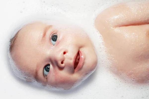 Newborn in the bath — Stock Photo, Image