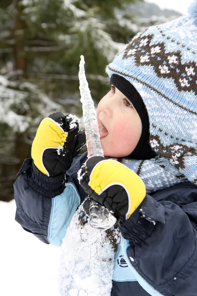 Small boy eat icicle — Stock Photo, Image