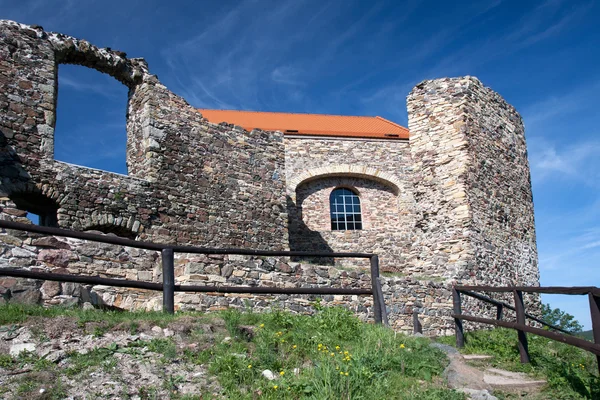 Potstejn bastión y la iglesia — Foto de Stock