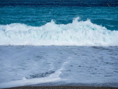 Hualien, Tayvan 'da sahil ve deniz dalgaları.