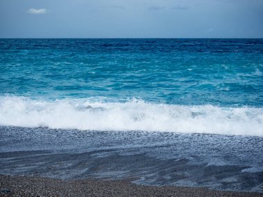 Hualien, Tayvan 'da sahil ve deniz dalgaları.
