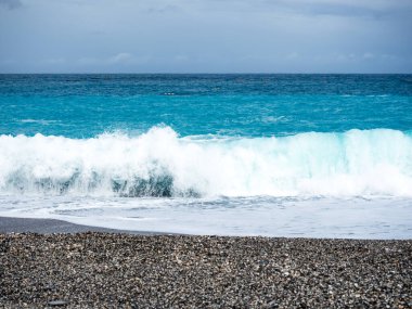 Hualien, Tayvan 'da sahil ve deniz dalgaları.