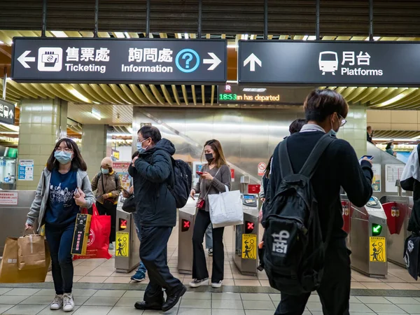 Taipei Taiwan Dec Passagiere Mit Mundschutz Nahverkehrssystem Dezember 2021 Taipeh — Stockfoto