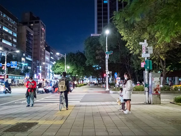 Taipei Taiwan Dec Mensen Die Gezichtsmasker Straat Droegen December 2021 — Stockfoto