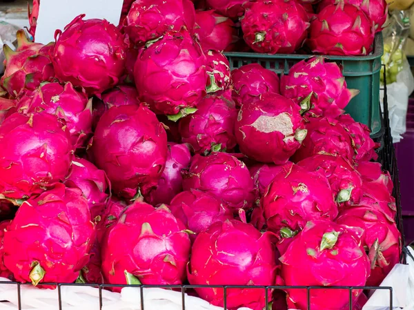 Dragon meyve pazarı stand.