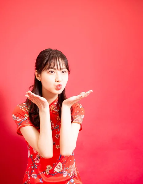 Portrait Young Asian Woman Dressing Cheongsam Blowing Kiss Isolated Red — ストック写真
