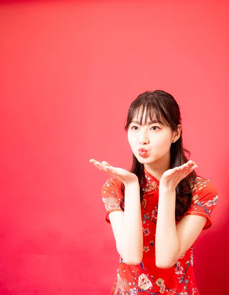 Portrait Young Asian Woman Dressing Cheongsam Blowing Kiss Isolated Red — ストック写真
