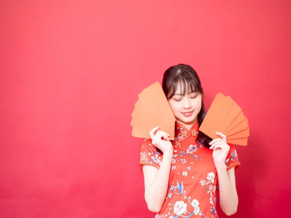 Retrato Hermosa Joven Mujer Asiática Usando Cheongsam Tradicional Vestido Qipao — Foto de Stock