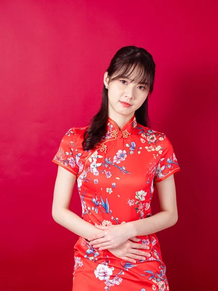 Portret Van Een Jonge Aziatische Vrouw Traditionele Cheongsam Qipao Jurk — Stockfoto