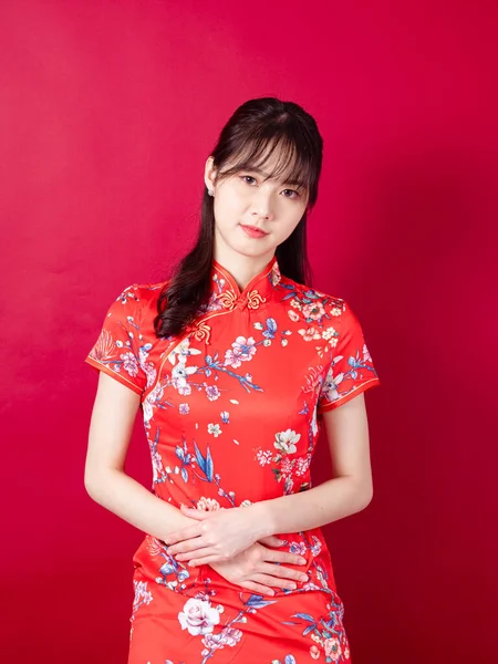 Portret Van Een Jonge Aziatische Vrouw Traditionele Cheongsam Qipao Jurk — Stockfoto