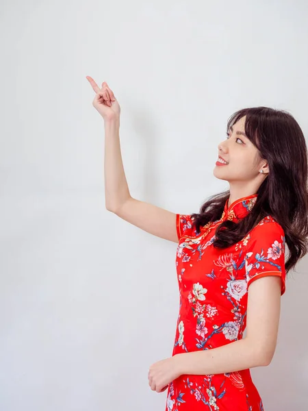 Asian Woman Wearing Traditional Cheongsam Qipao Dress Hand Pointing Copy — Foto Stock