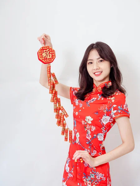 Young Asian Woman Wearing Traditional Cheongsam Qipao Dress Hold Chinese — 스톡 사진