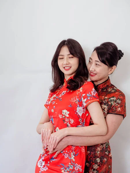 Portrait Mature Asian Mother Hugging Her Asian Daughter White Background — Stockfoto