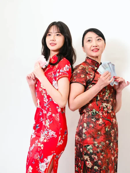 Portrait Mature Asian Mother Her Asian Daughter Both Wearing Traditional — Stock Photo, Image