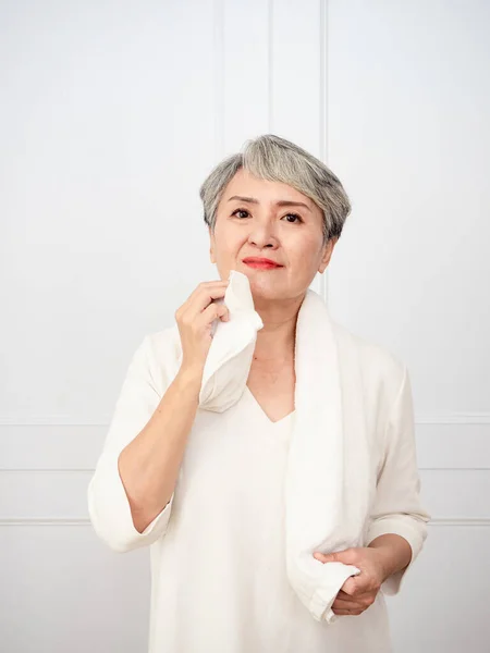 Portrait Mature Aged Asian Woman 50S Towel Home — Stockfoto