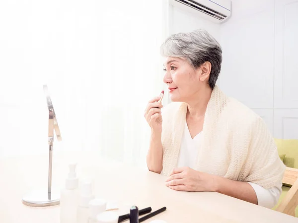 Portrait Mature Aged Asian Woman 60S Applying Lipstick Looking Mirror — Fotografia de Stock
