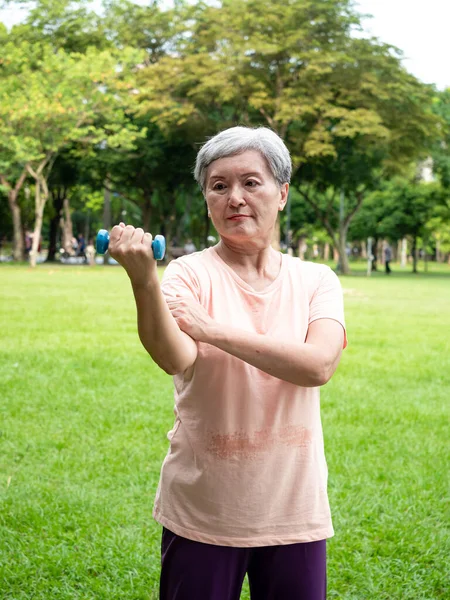 Portrait Femme Mature Asiatique Des Années Portant Des Vêtements Sport — Photo
