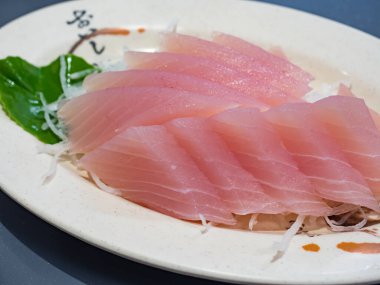 lezzetli Japon taze çiğ deniz mahsulleri-kılıç balığı