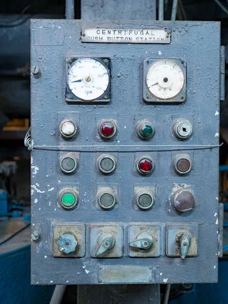 Oud Roestig Dashboard Een Verlaten Fabriek — Stockfoto