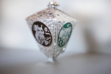 Farklı hayvanlarla el feneri şeklinde güzel bir Noel oyuncağı