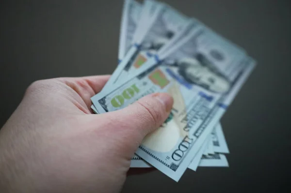 Bond piyasasında çeşitli finansal ve yatırım ürünleri. Örneğin... REITS, ETF, bono, hisse senedi.